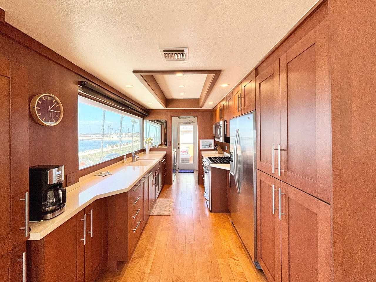 2524 Ocean Dr - Photo 3 of 42