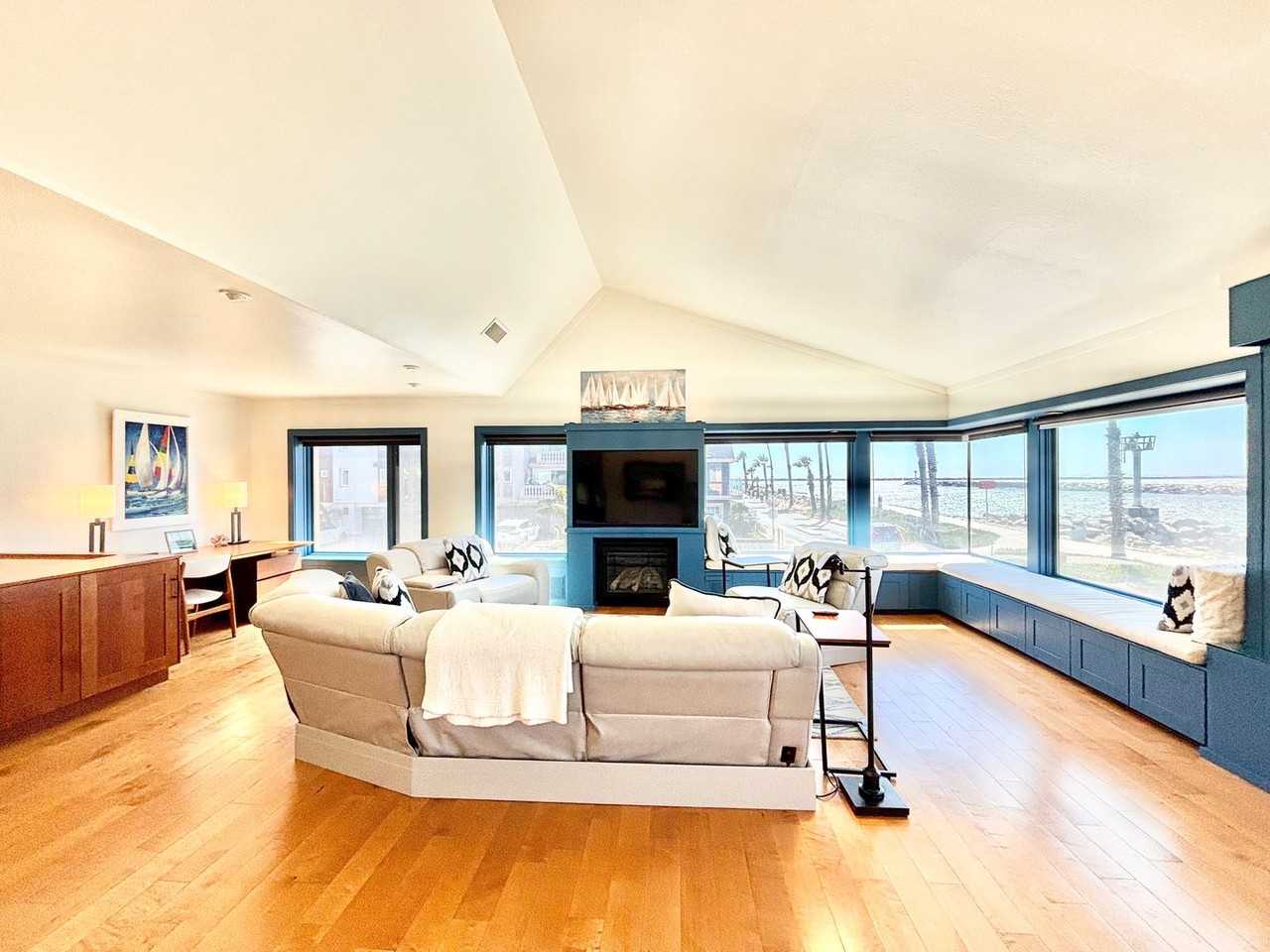 2524 Ocean Dr - Photo 4 of 42