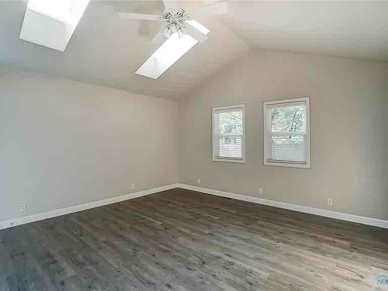 1516 Crystal Ave - Photo 3 of 6