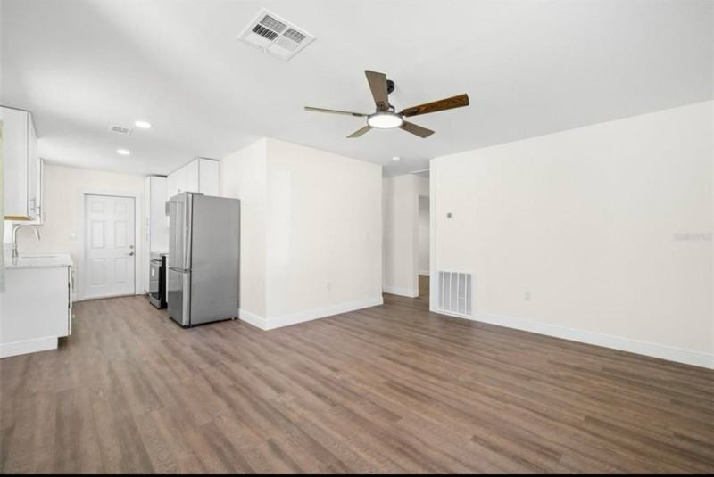 185 185/187 38Th Ave Se #187 - Photo 4 of 15