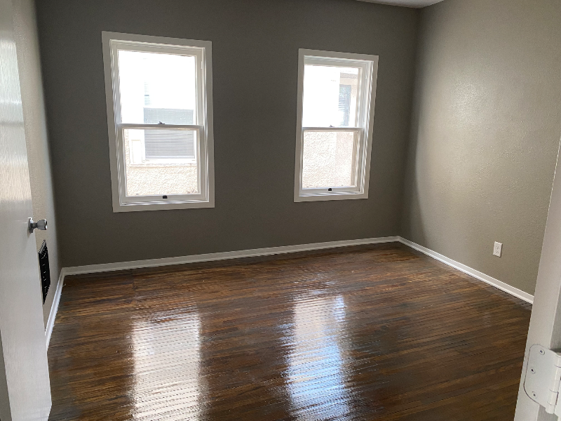 802 N Duluth Ave - Photo 3 of 11