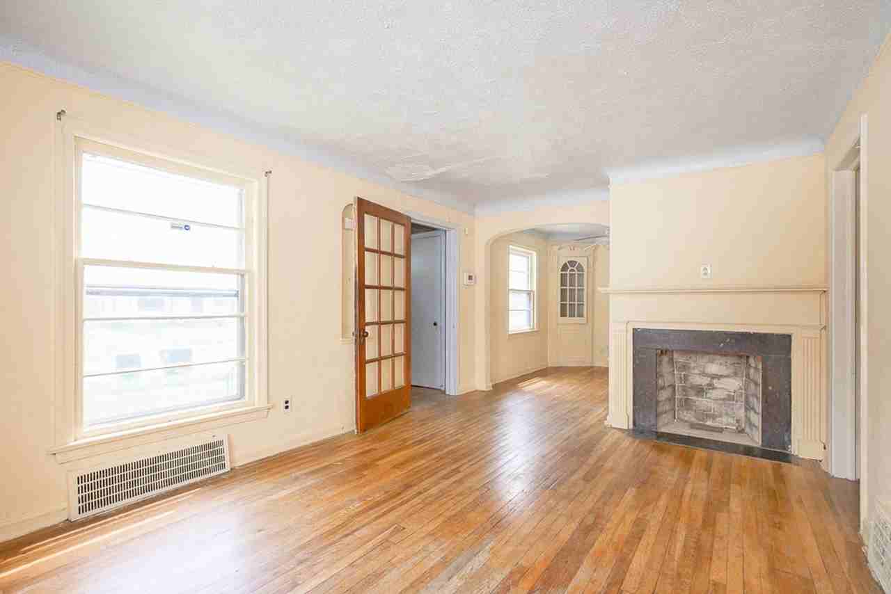 4352 Ingleside Rd - Photo 3 of 21