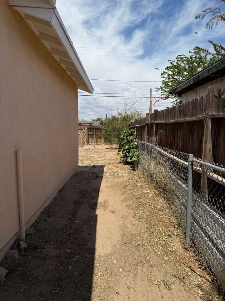 16340 Smoke Tree St - Photo 7 of 50