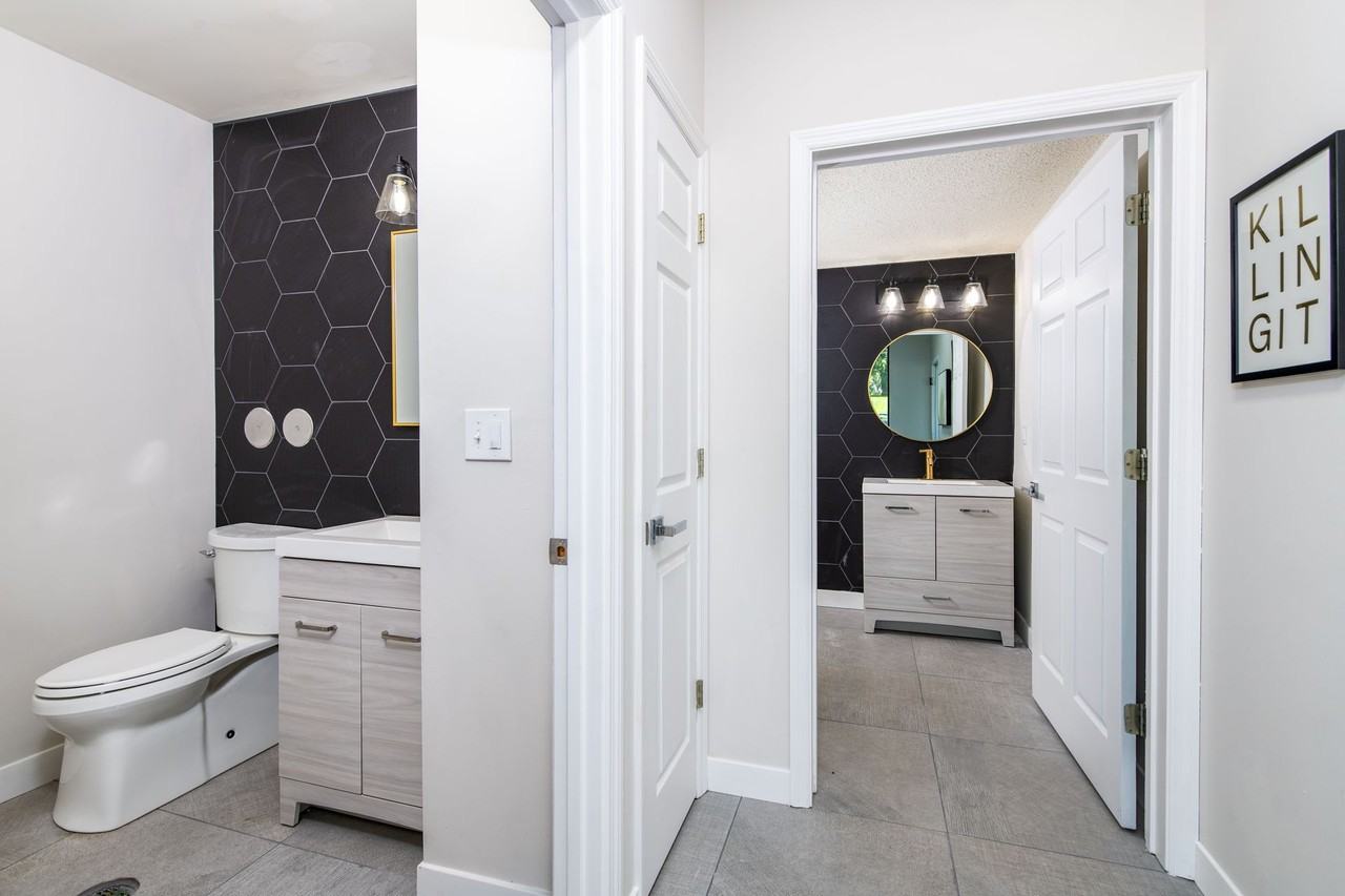 THE OAKS APARTMENTS - Photo 5 of 50