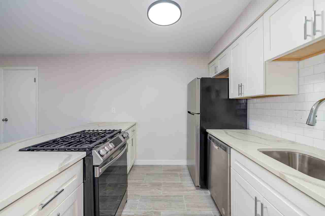 The Oaks Apartments - Photo 4 of 39