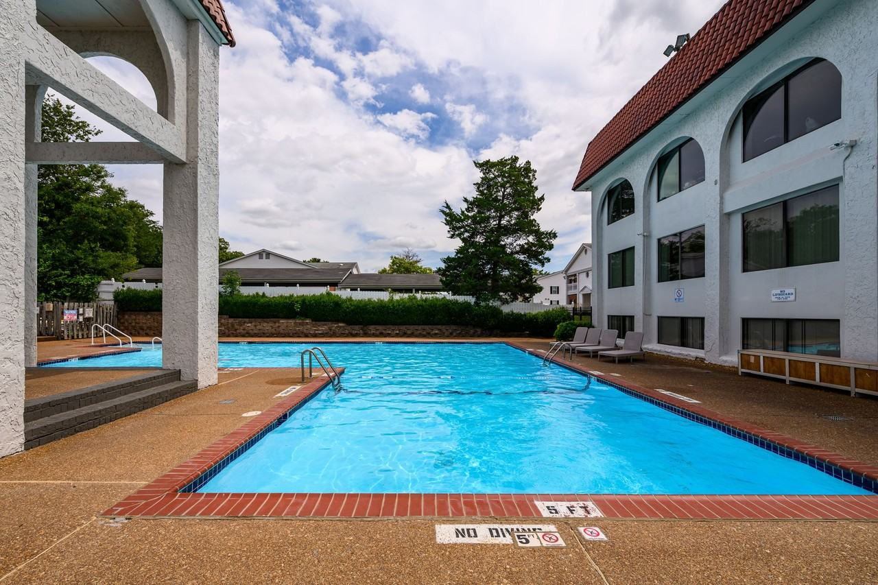 The Oaks Apartments - Photo 4 of 39