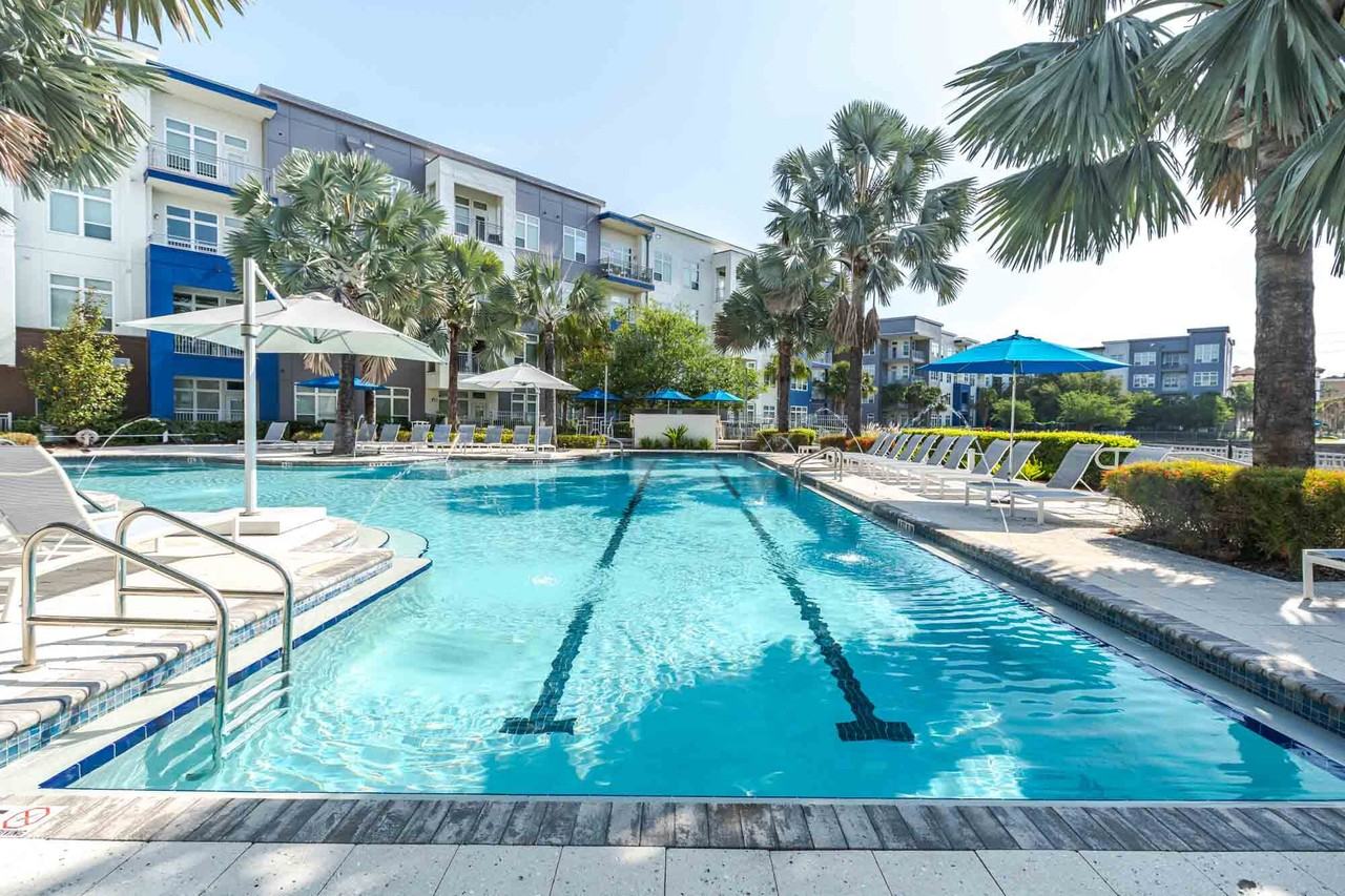 Solstice Apartments - Photo 4 of 40