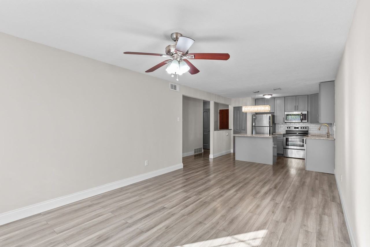 8717 Watson Rd - Photo 3 of 19