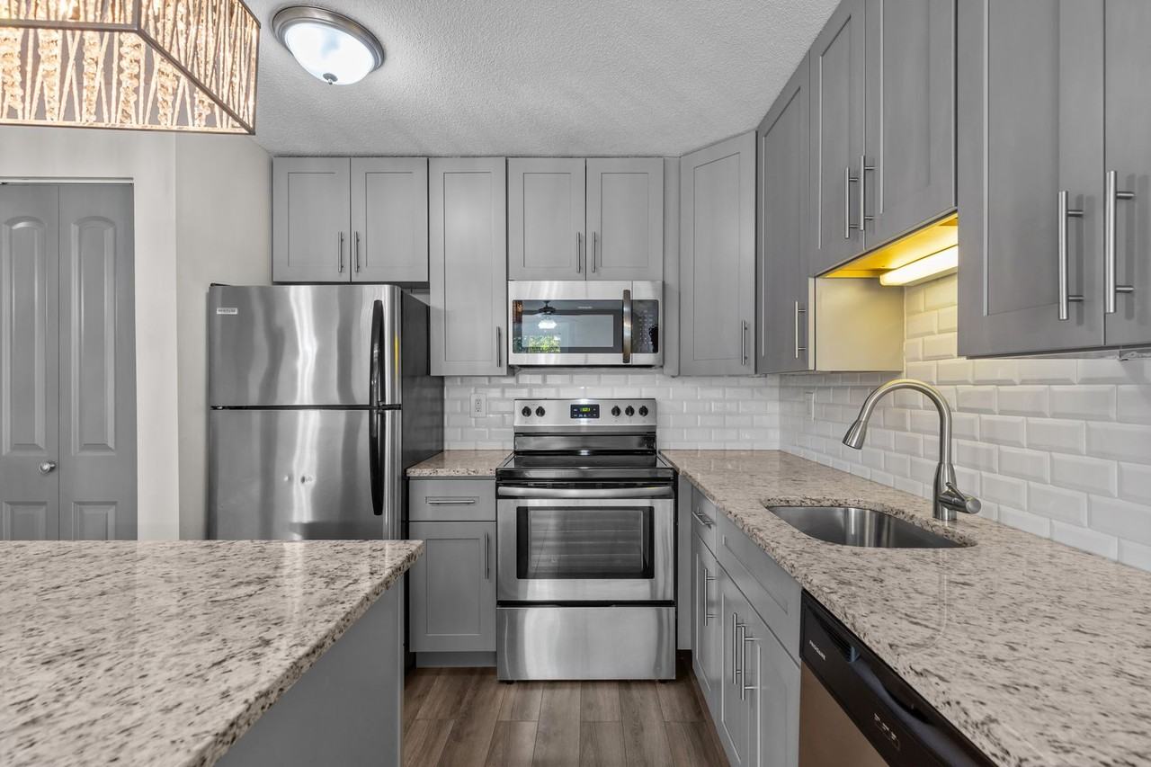 8717 Watson Rd - Photo 4 of 19