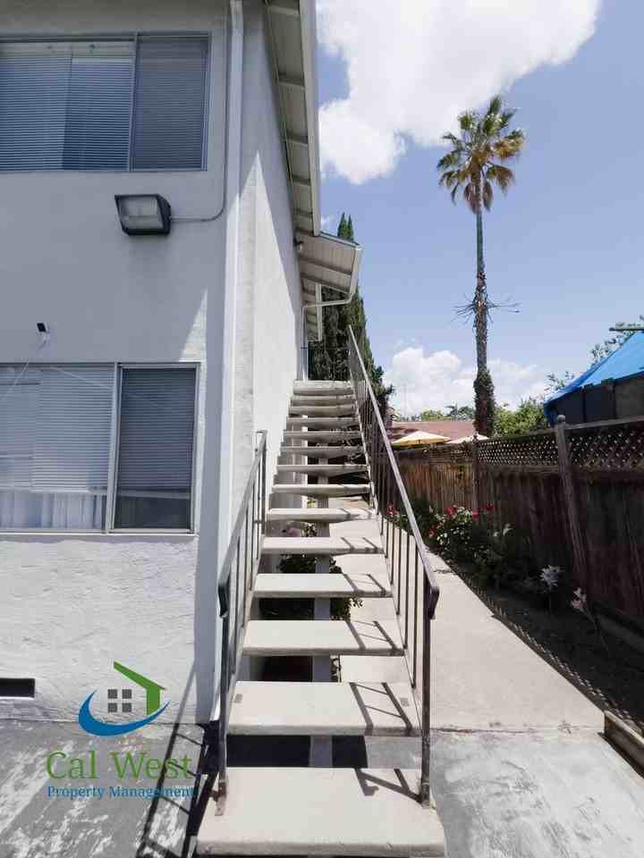 462 N 7th St #AC - Photo 4 of 20