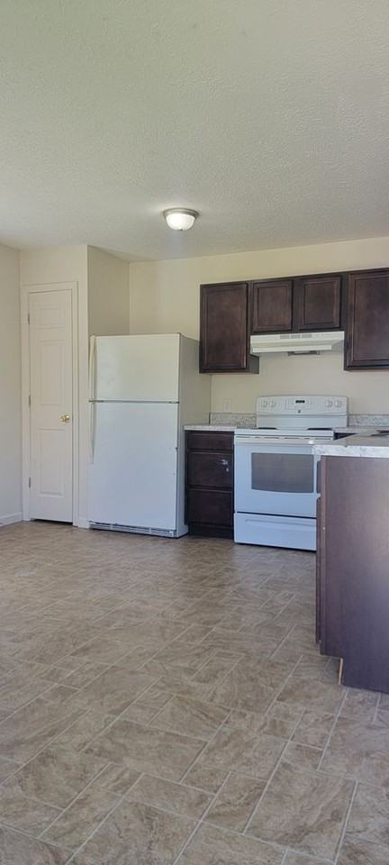 463 Darley Crk - Photo 2 of 10