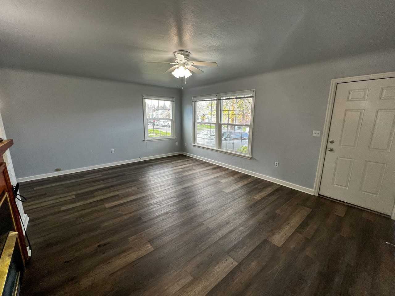 396 23rd St Ne - Photo 4 of 25