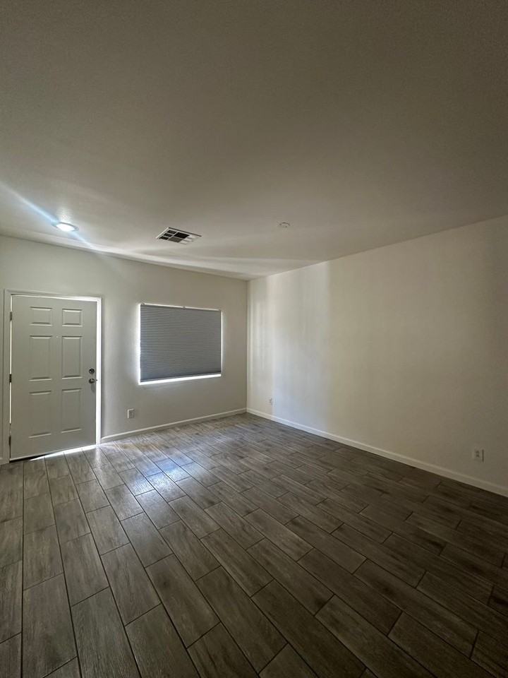 6186 Pacific Dogwood Ave - Photo 4 of 33