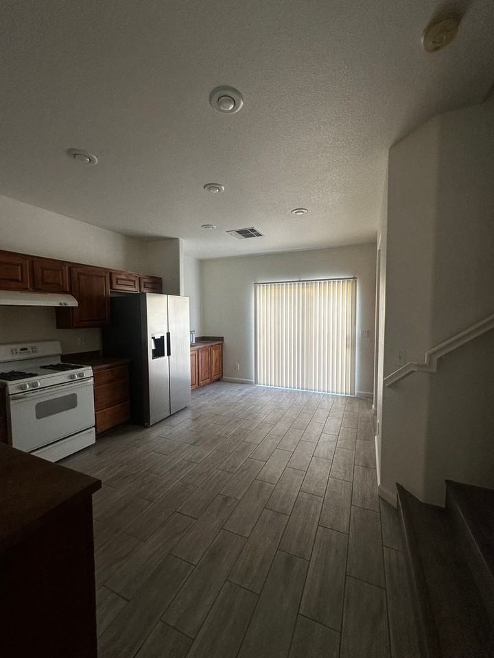 6186 Pacific Dogwood Ave - Photo 6 of 33