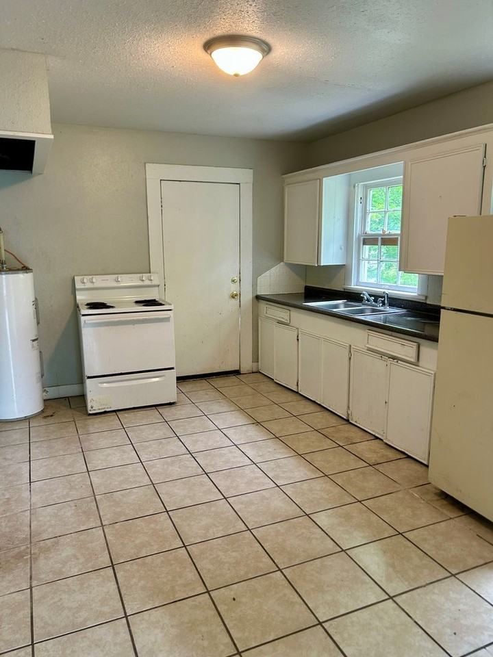 346 E 73rd St - Photo 2 of 6