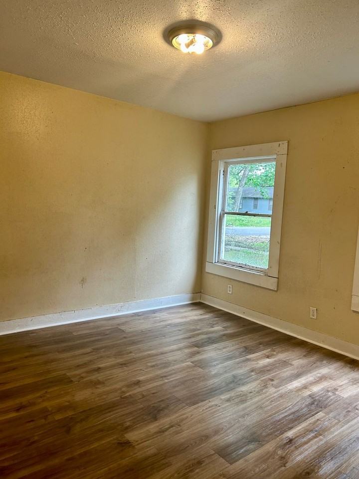 346 E 73rd St - Photo 6 of 6