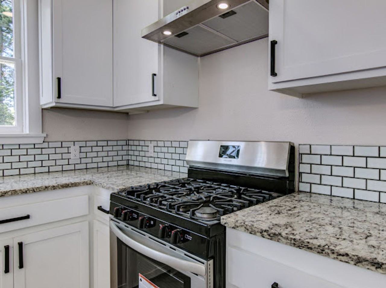 2301 Pecan St - Photo 6 of 27