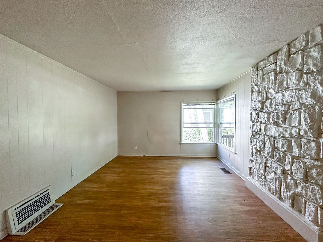 485 E 1st Ave - Photo 5 of 34