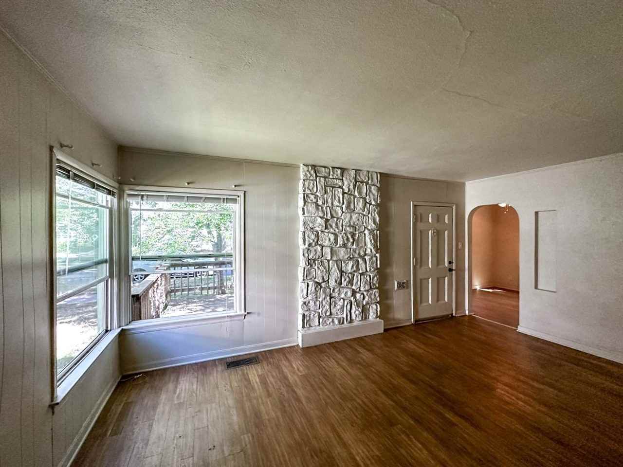 485 E 1st Ave - Photo 6 of 34