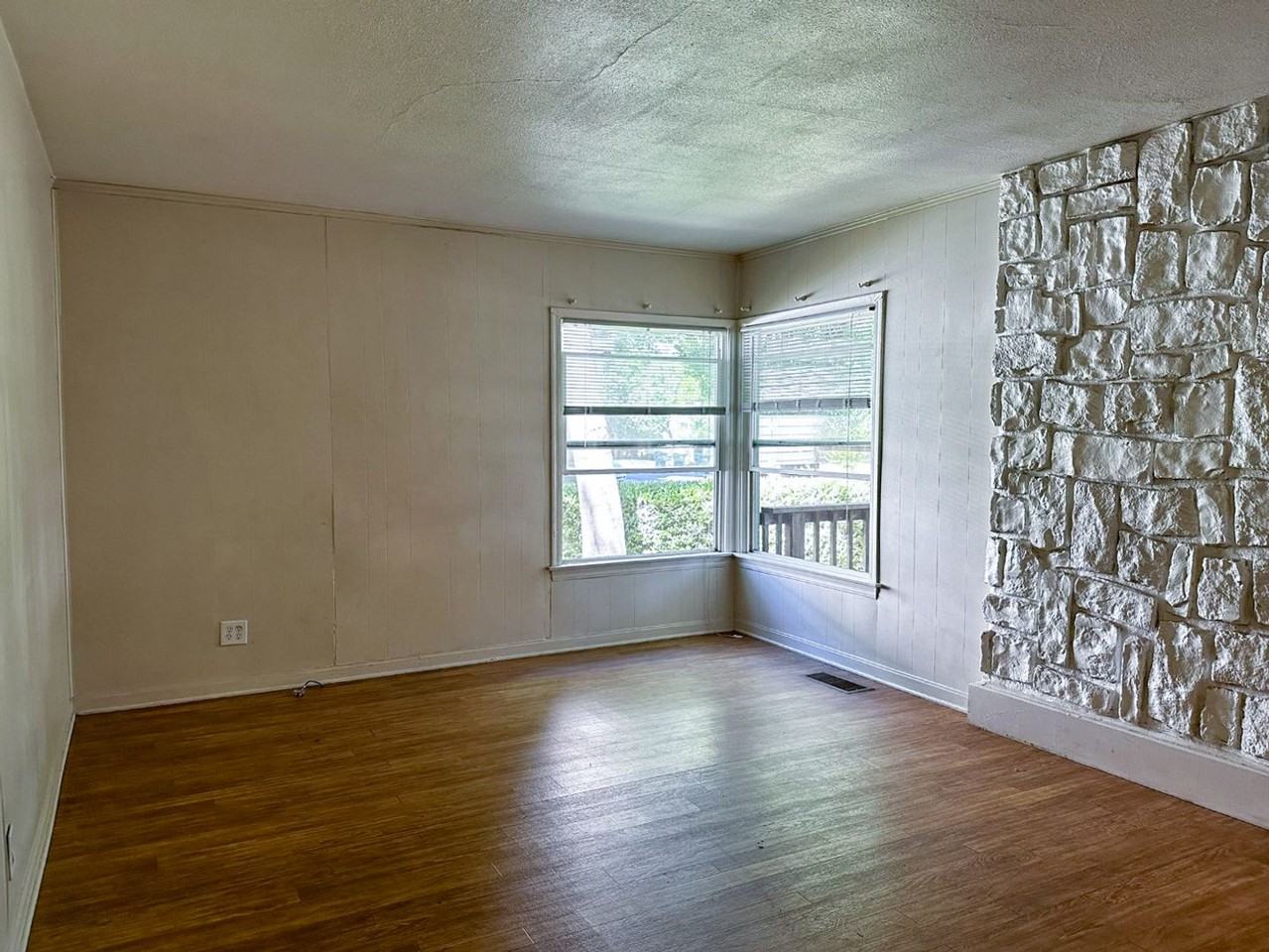 485 E 1st Ave - Photo 7 of 34