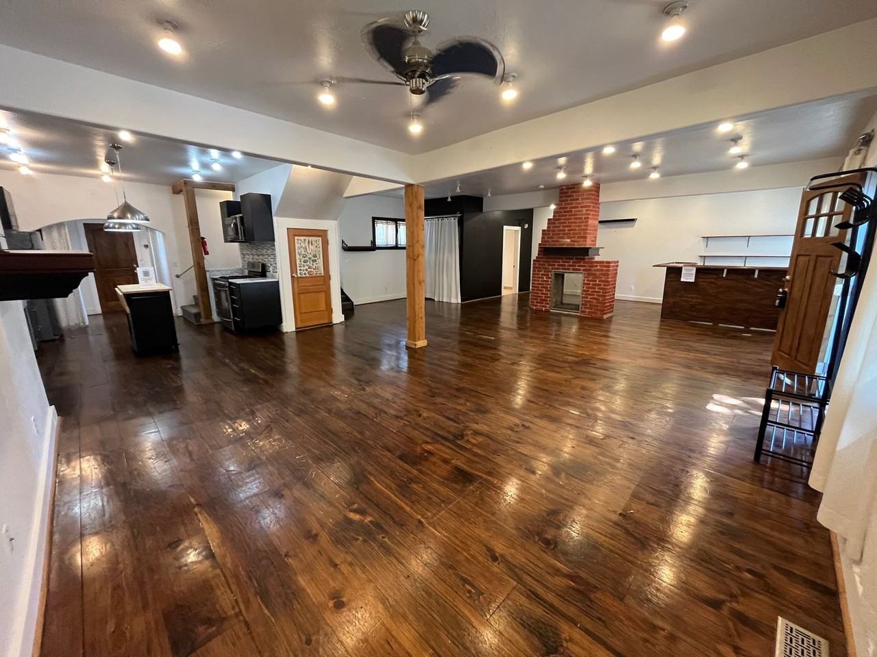 217 Nw 22nd St - Photo 4 of 22