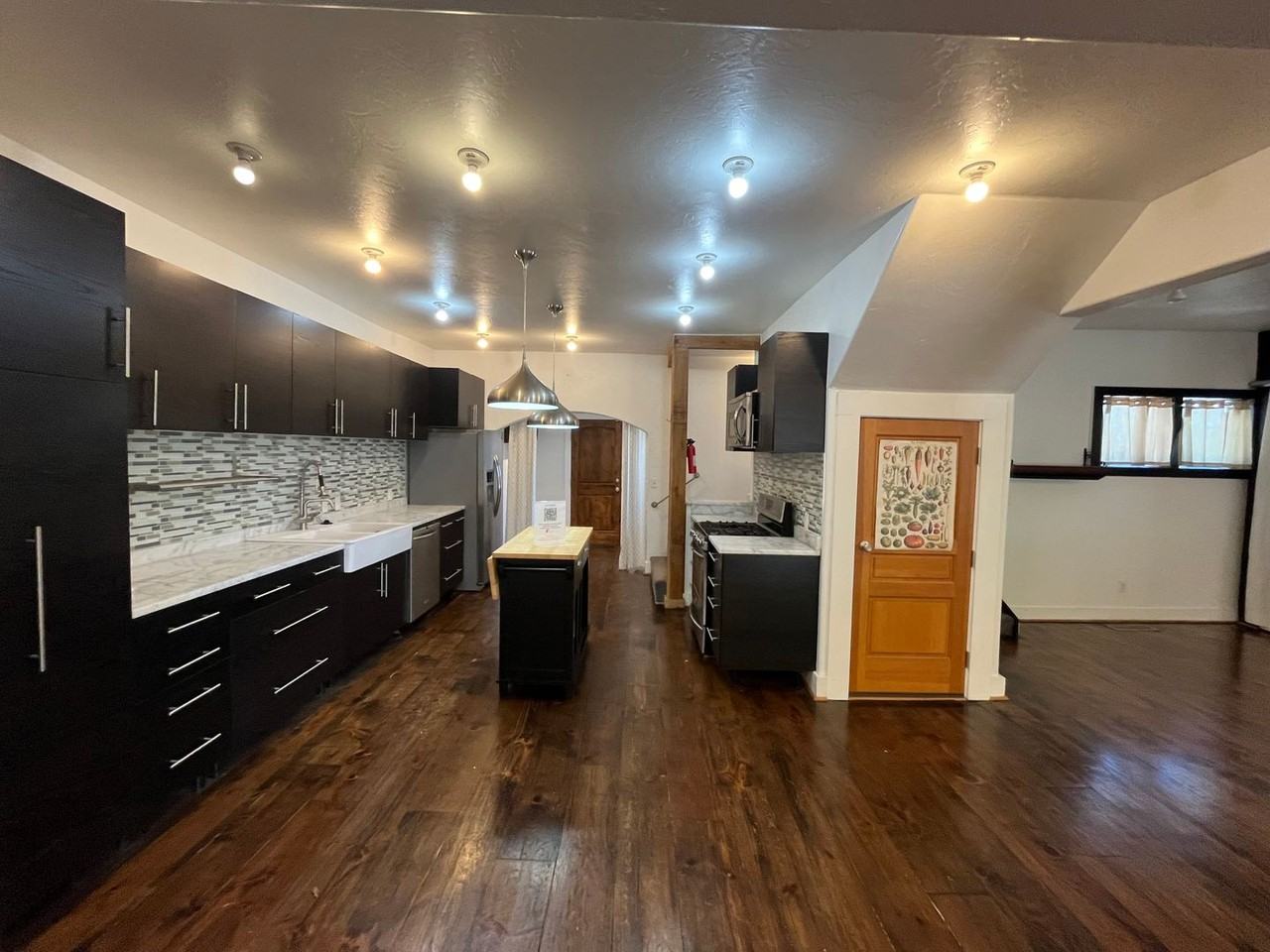 217 Nw 22nd St - Photo 5 of 22