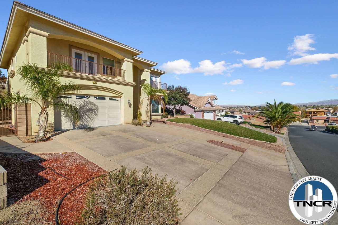 17998 Vista Point Dr - Photo 4 of 36