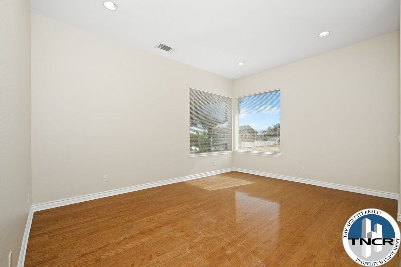 17998 Vista Point Dr - Photo 6 of 36