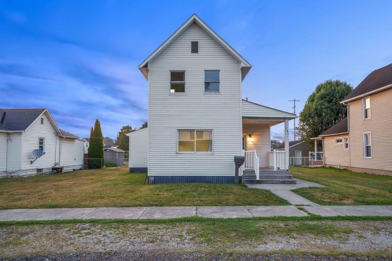 192 Decrow Ave - Photo 2 of 33