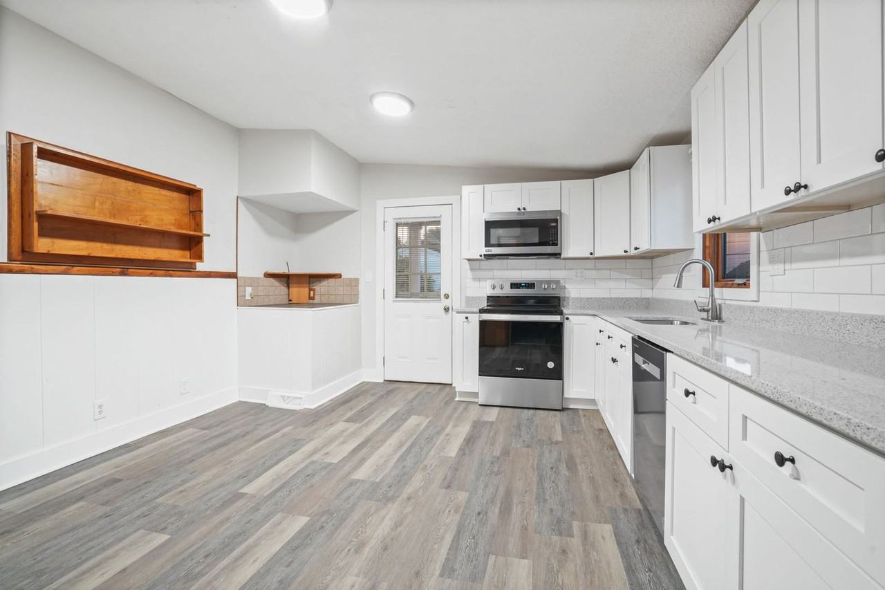 192 Decrow Ave - Photo 3 of 33