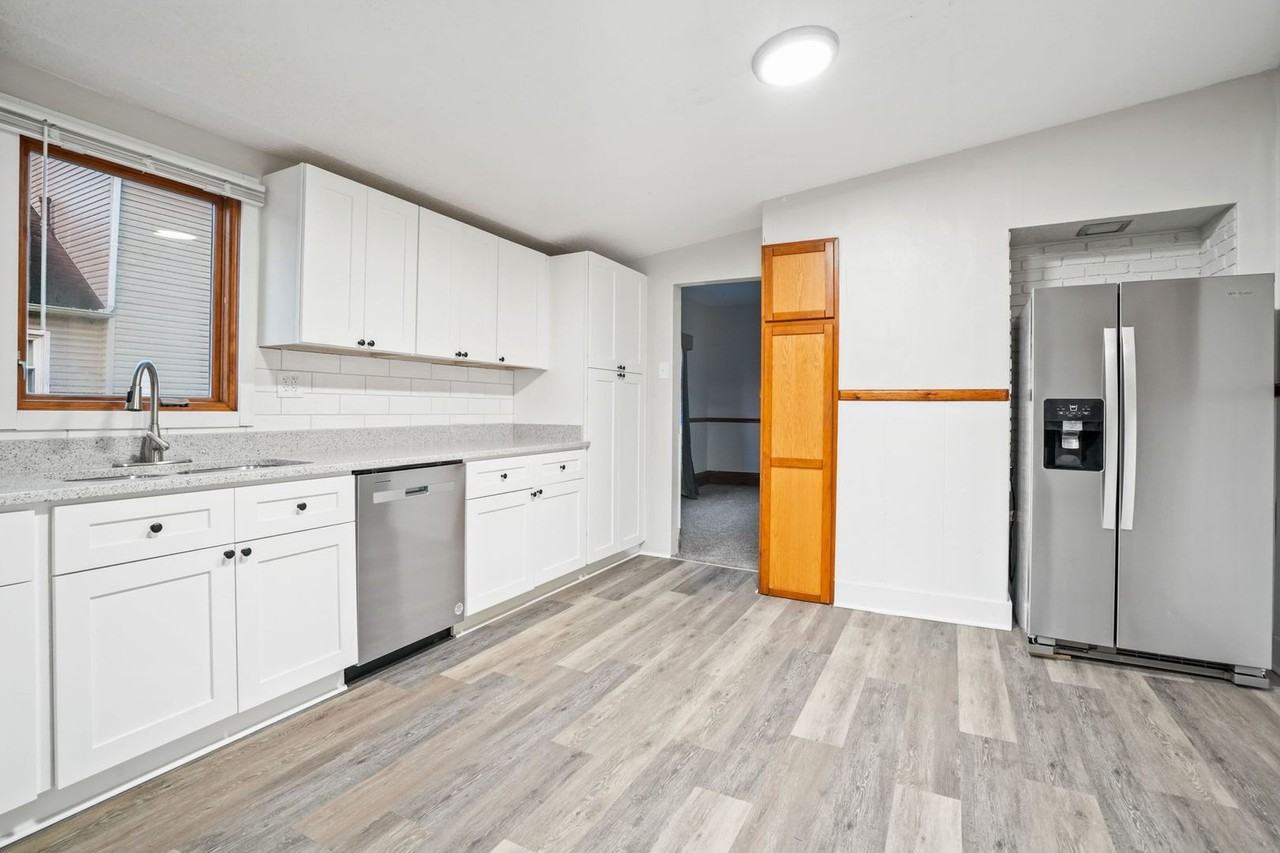 192 Decrow Ave - Photo 4 of 33