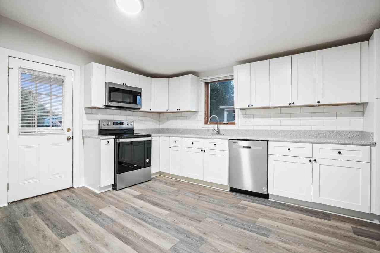 192 Decrow Ave - Photo 5 of 33