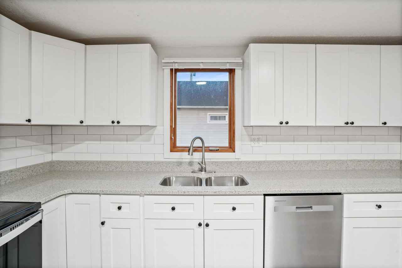 192 Decrow Ave - Photo 6 of 33