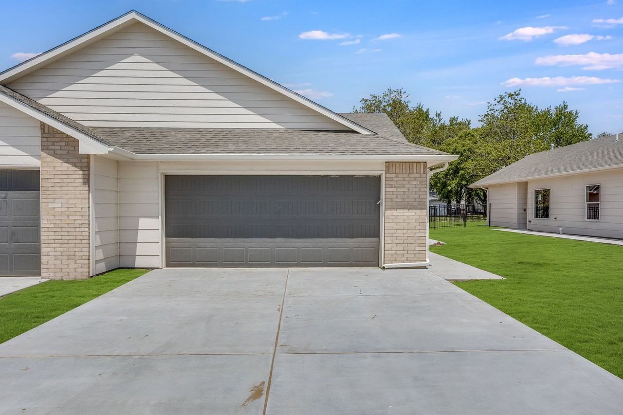 12806 W Wheatland St - Photo 2 of 24