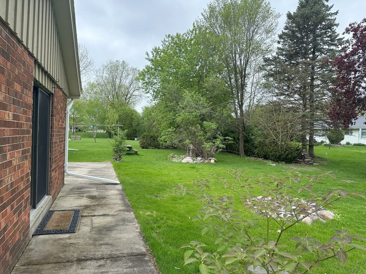 N26W22362 Birchwood Ct - Photo 2 of 27