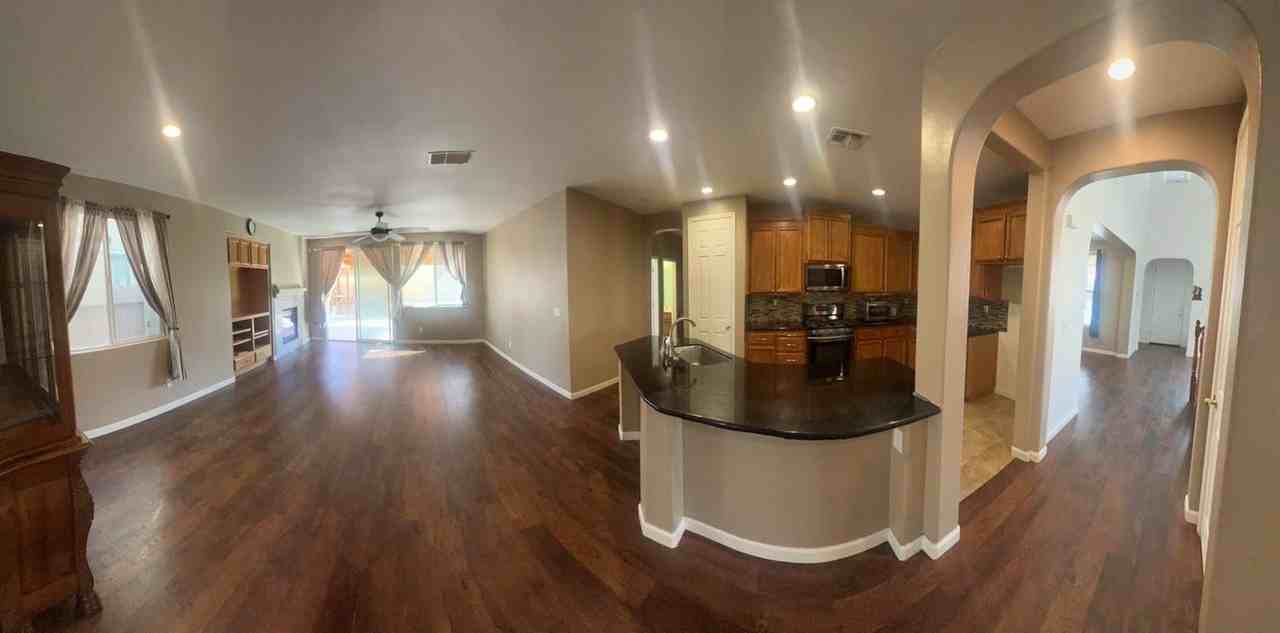 2055 Lime Ave - Photo 2 of 32