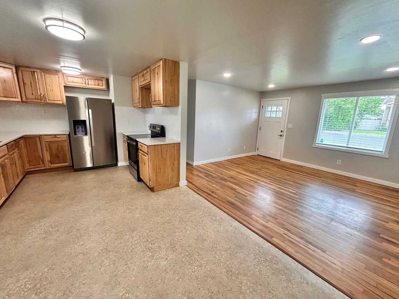 1927 E Marshall Ave - Photo 2 of 25