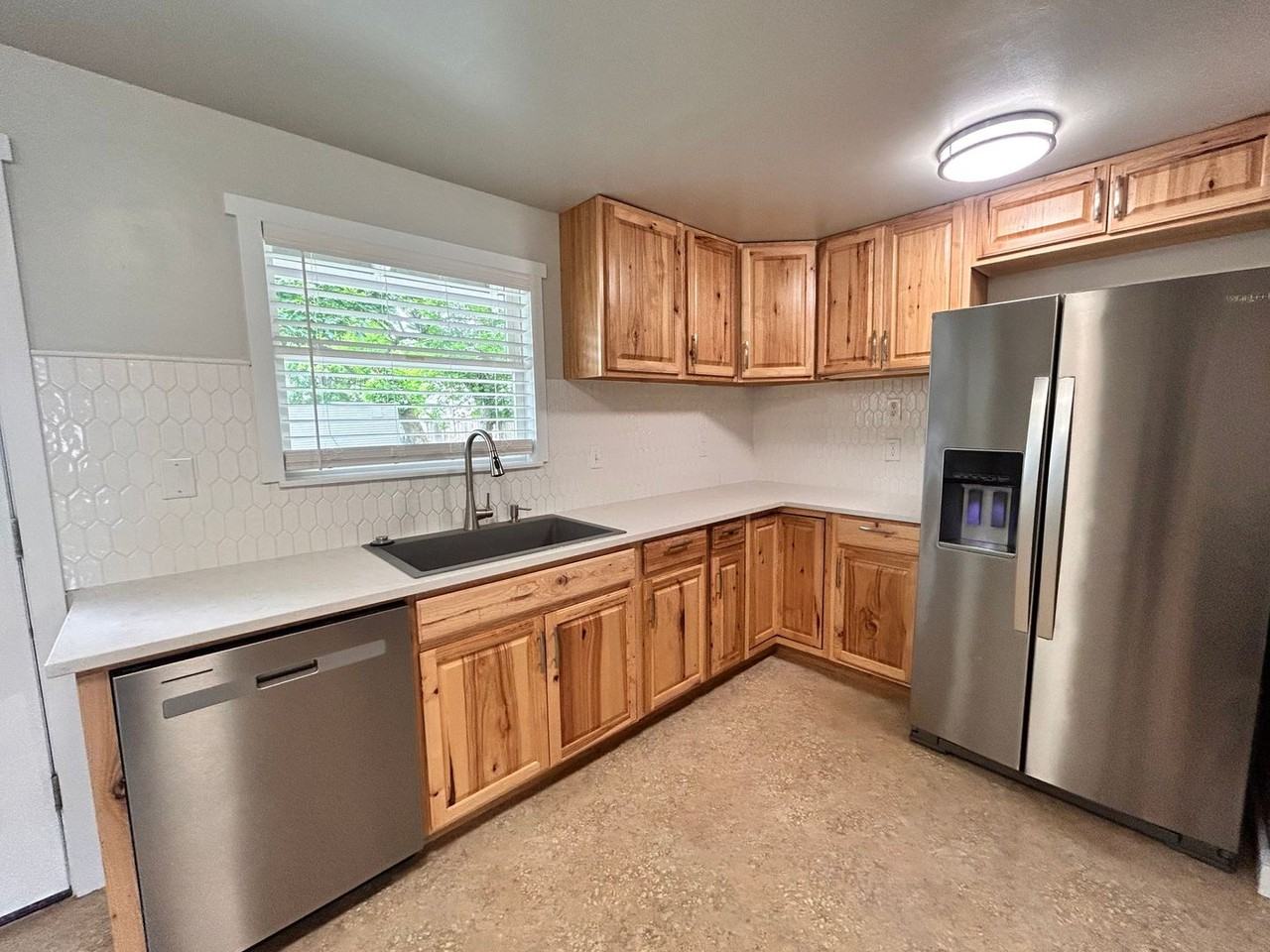 1927 E Marshall Ave - Photo 4 of 25