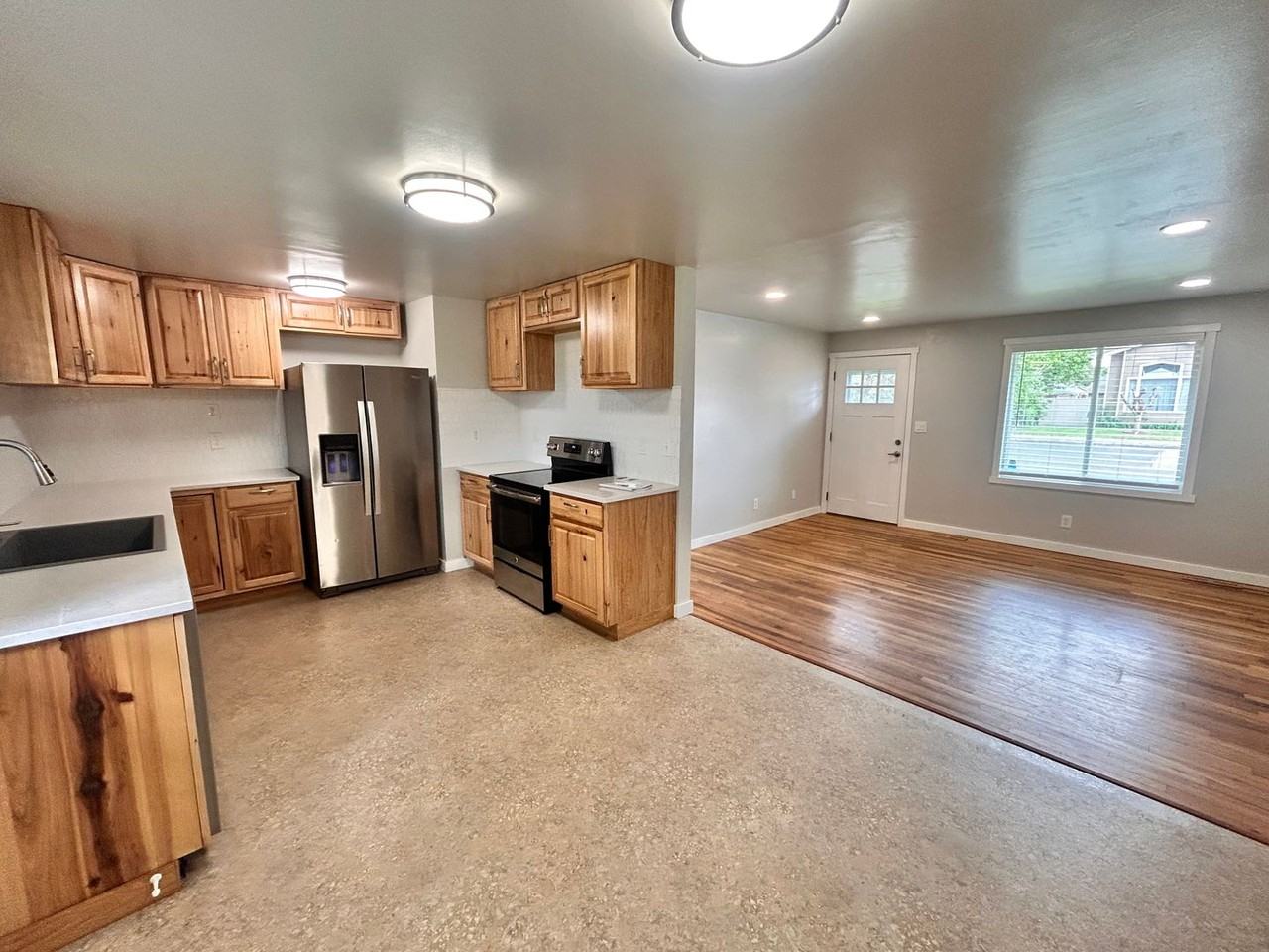 1927 E Marshall Ave - Photo 5 of 25