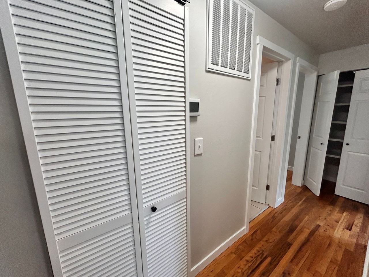 1927 E Marshall Ave - Photo 7 of 25
