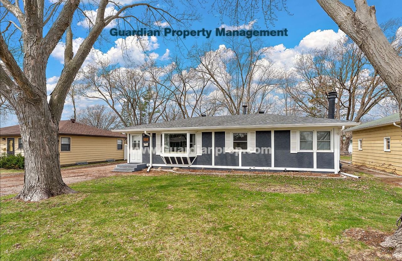 4825 Kentucky Ave N - Photo 2 of 22