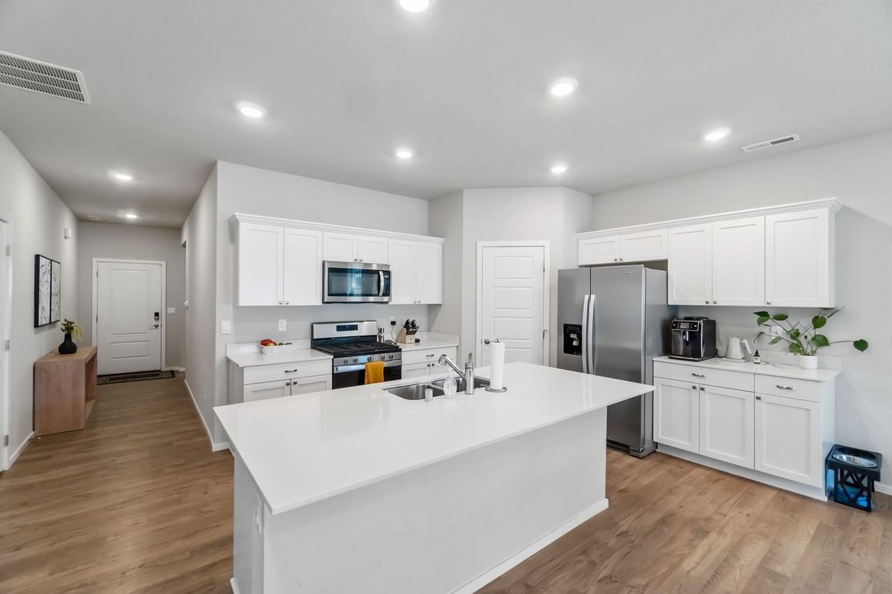 5820 W Georgetown Ln - Photo 2 of 27