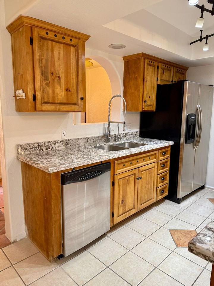 11367 S Phoenix Dr - Photo 3 of 22