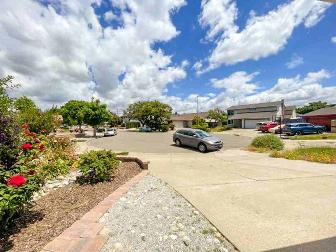 3585 Surry Pl - Photo 3 of 50