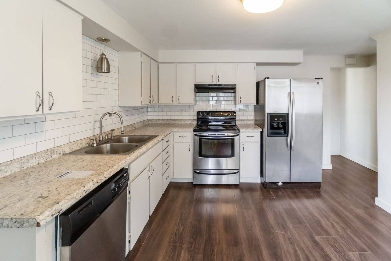 4920 N Washington St - Photo 2 of 13