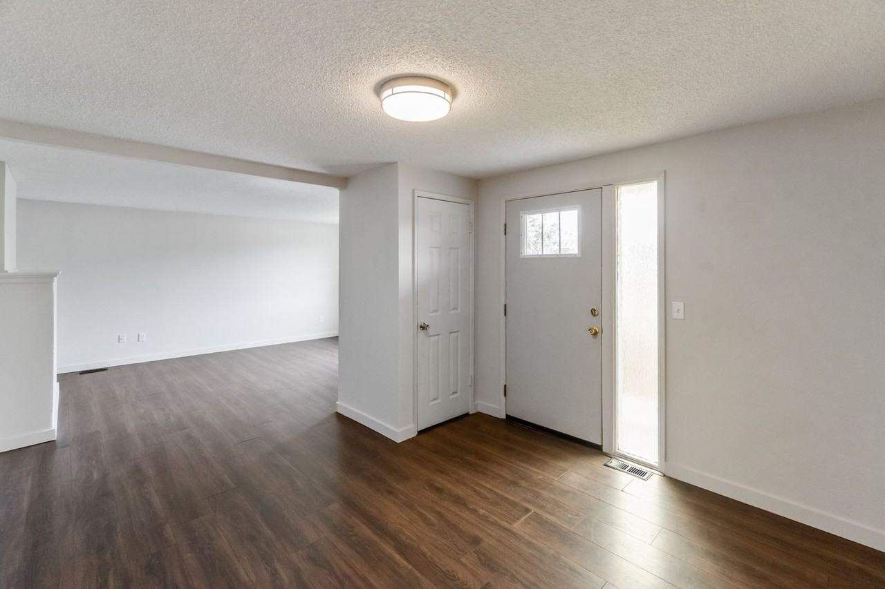 4920 N Washington St - Photo 3 of 13