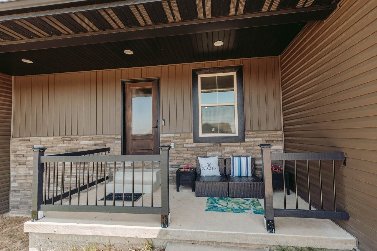 163 Mesa Dr - Photo 2 of 34