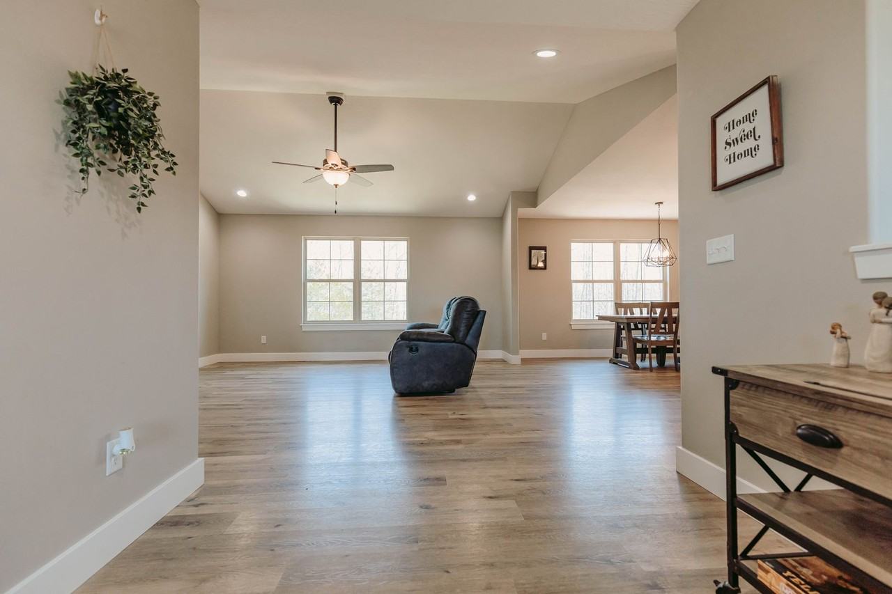 163 Mesa Dr - Photo 3 of 34