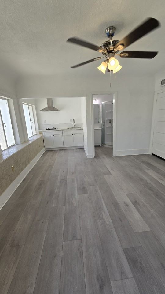 960 North Van Ness Avenue - Photo 4 of 13