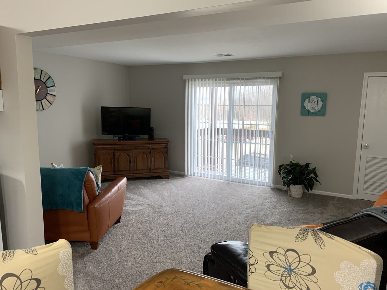 2405 Ashland Circle - Photo 2 of 10